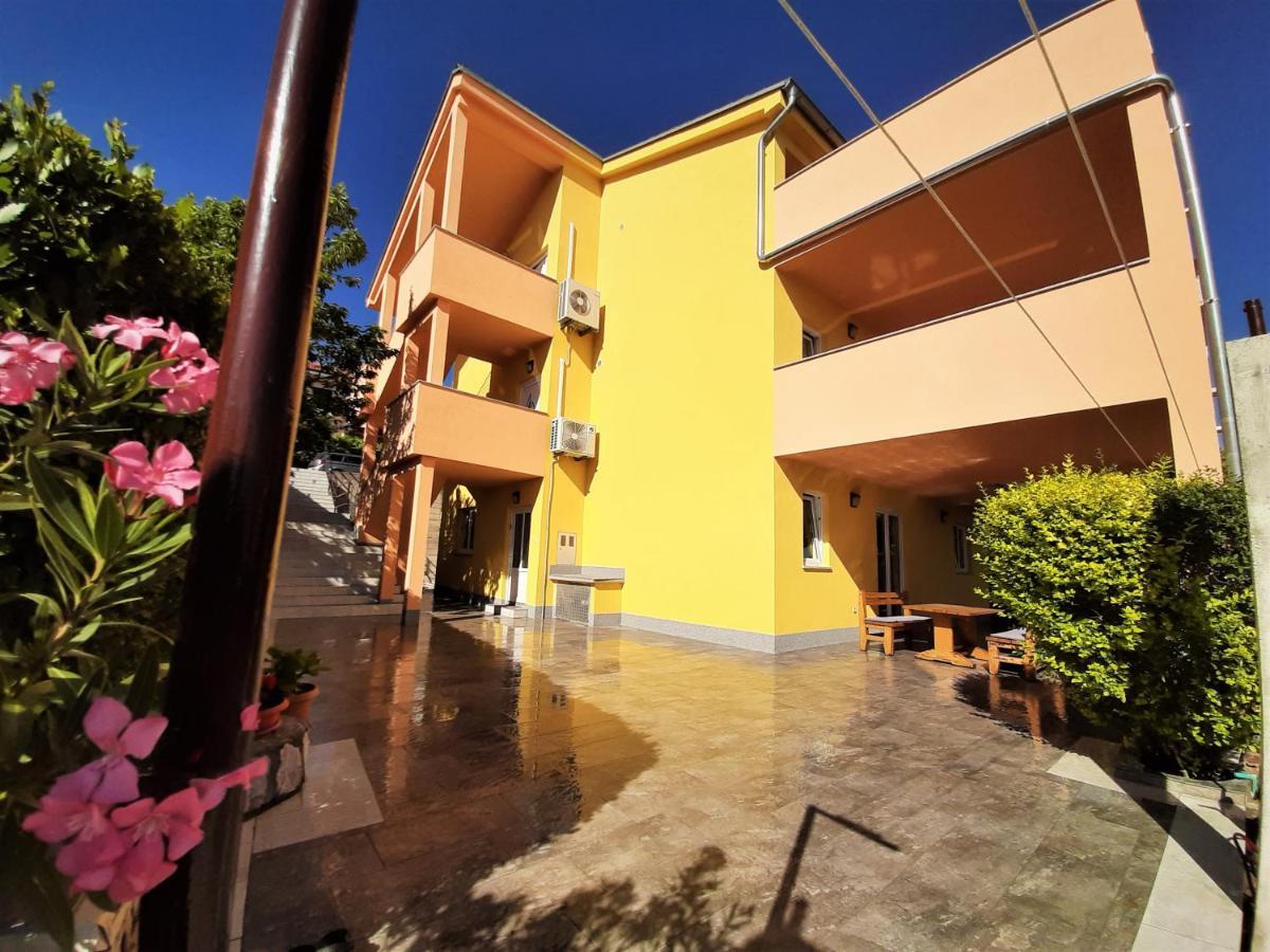 Cozy Apartments With Sea View Novi Vinodolski Esterno foto