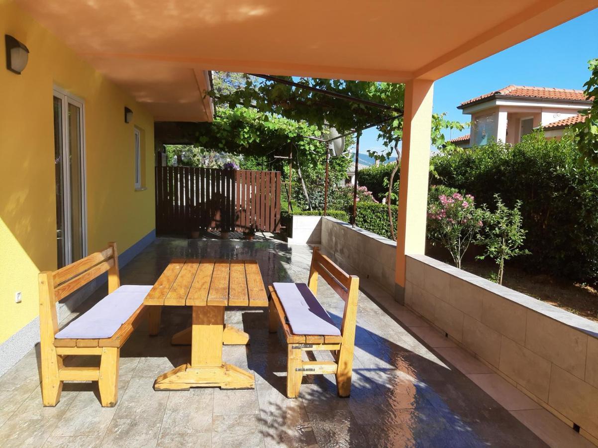 Cozy Apartments With Sea View Novi Vinodolski Esterno foto