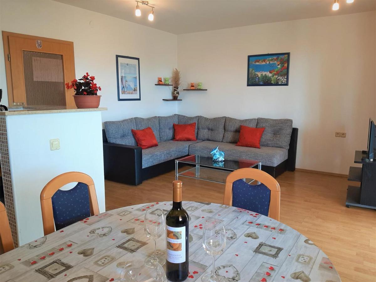 Cozy Apartments With Sea View Novi Vinodolski Esterno foto