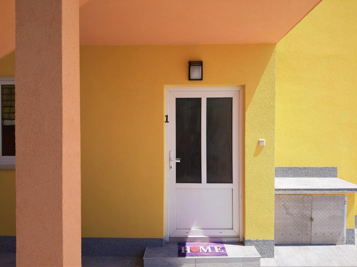 Cozy Apartments With Sea View Novi Vinodolski Esterno foto