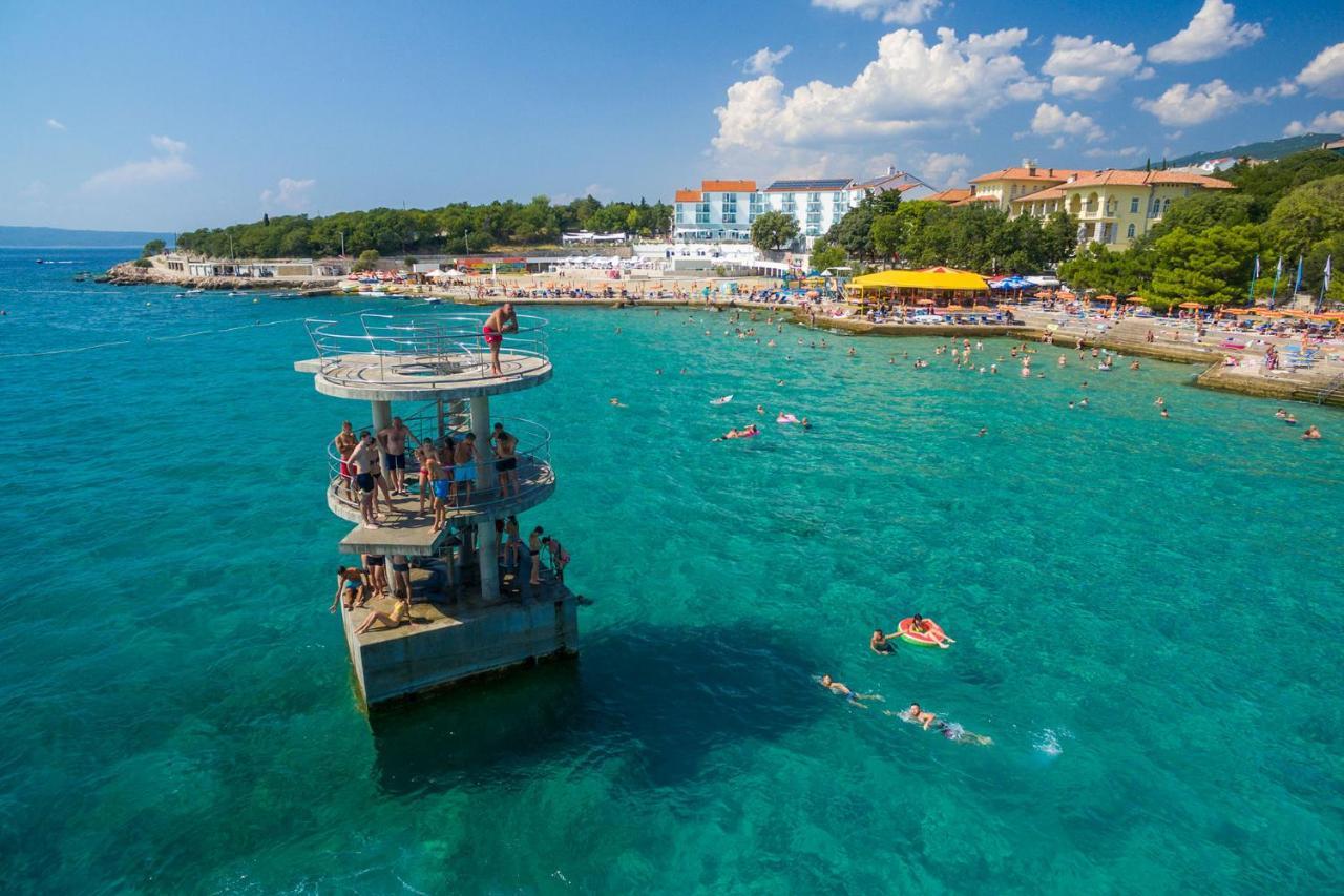 Cozy Apartments With Sea View Novi Vinodolski Esterno foto